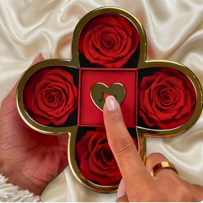 Rosas Eternas y Collar de Corazones Personalizado