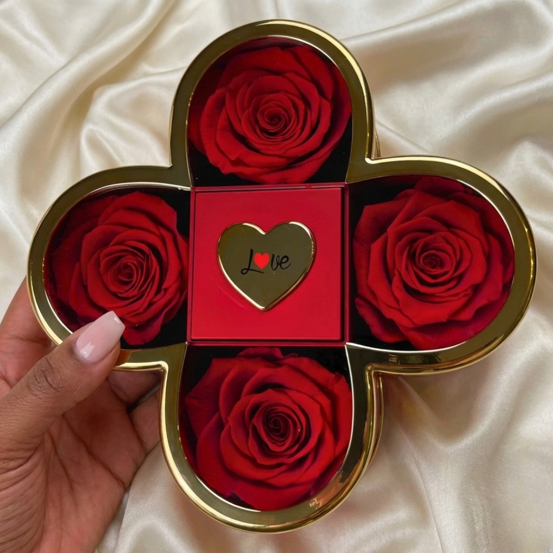 Rosas Eternas y Collar de Corazones Personalizado